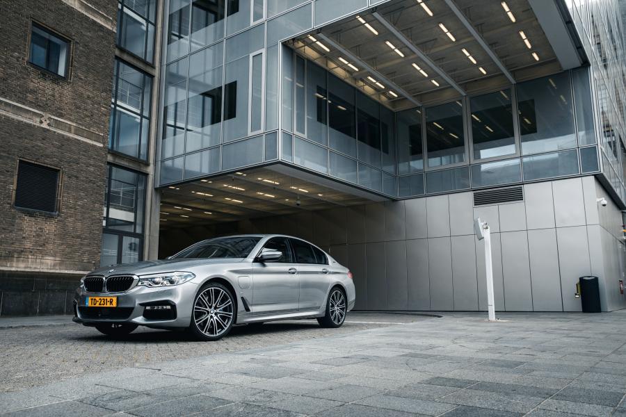 BMW 530e M Sport (G30) 2017 года  (WW) (фото 4 из 13)
